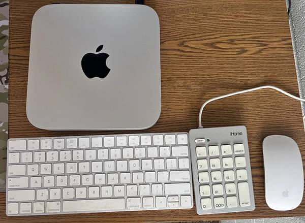 Apple Mac Mini M1 Desktop Bundle with Keyboard & Extras 1