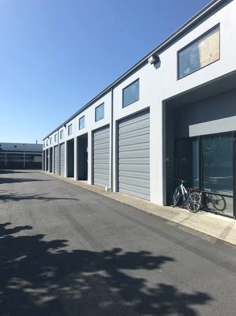 $3,795 / 2000ft2 - Auburn showroom/warehouse 2000 SF - Near SR-167 (Auburn)63884887744899121