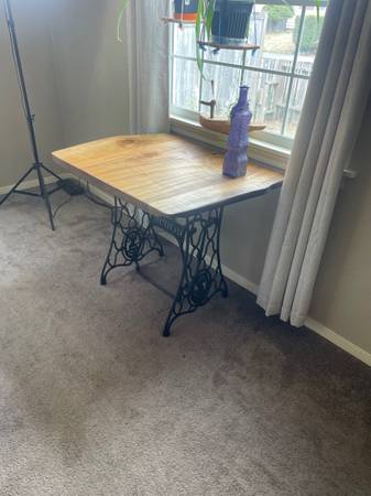 Myrtle topped singer table 1