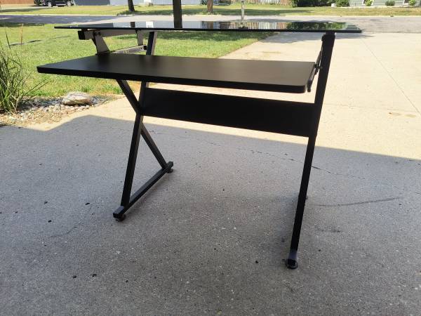 Modern Black Glass Computer Desk w/ Pull-Out Keyboard Tray – Excellent 1