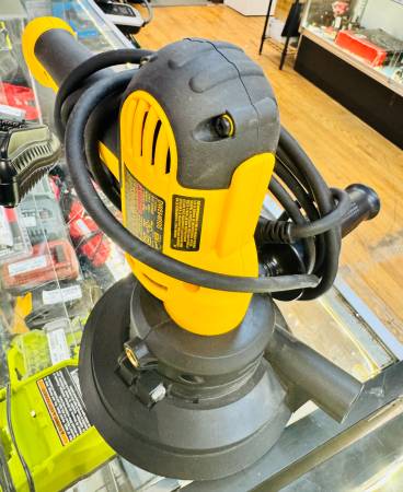 DEWALT DWE6401DSR 6A 5" Variable Speed Corded Disc Sander 1