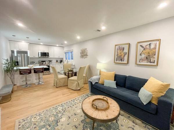 $3,200 / 2br - 890ft2 - Elegant 2-Bedroom Near MIT & Kendall Square (boston/cambridge/brookline)63863134562049120