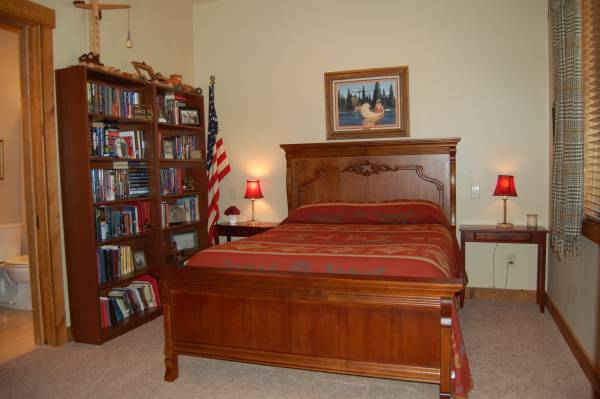 Vintage Pendleton Queen Bed Spread and Pillows 1