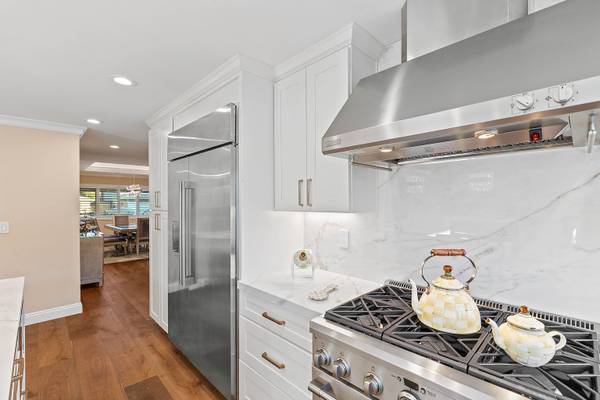 $2,150 / 3br - 2010ft2 - Elegant 3-Bed, 2-Bath Home with Sub-Zero Fridge and Modern Finishes! (San Jose, CA)64045196418305123