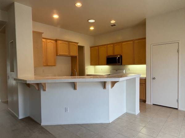 $2,800 / 4br - 2006ft2 - 4 bedrooms 2 bath built in 2004 house (Desert Hot Springs)63686245613313124