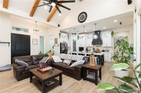 $2,200 / 3br - 1843ft2 - Increíble hogar en McAllen (McAllen)64199313040899123