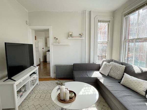 $3,200 / 2br - 600ft2 - Beacon Hill 2 bed ~  Bright, H/HW Inc, Laundry in Bldg! Avl NOW (Boston - Beacon Hill - Anderson St)63620245719809123