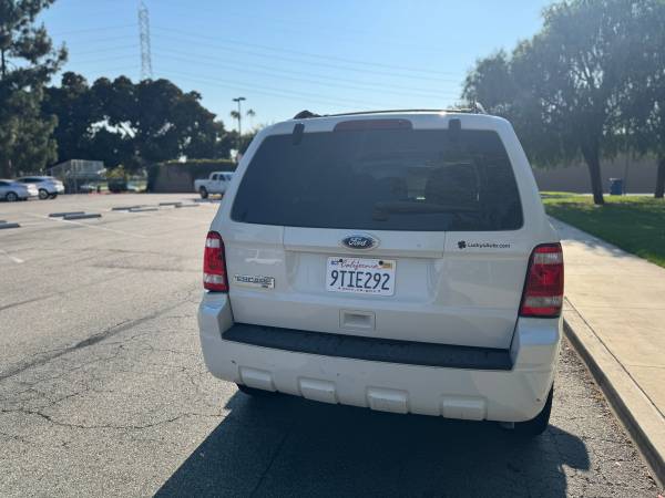 2010 ford escape - $4,50063624610520835124