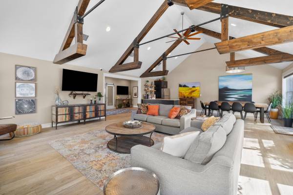 $1,795 / 2br - 933ft2 - ONE MONTH FREE! // 2 BED, 2 BATH // WE LOVE DOGS! // 1ST FLOOR! (2020 NE Linnea Drive Bend, Oregon)63839291278849124