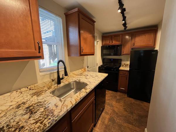 Private Laundry & Storage! Parking! Pets Welcome! 1