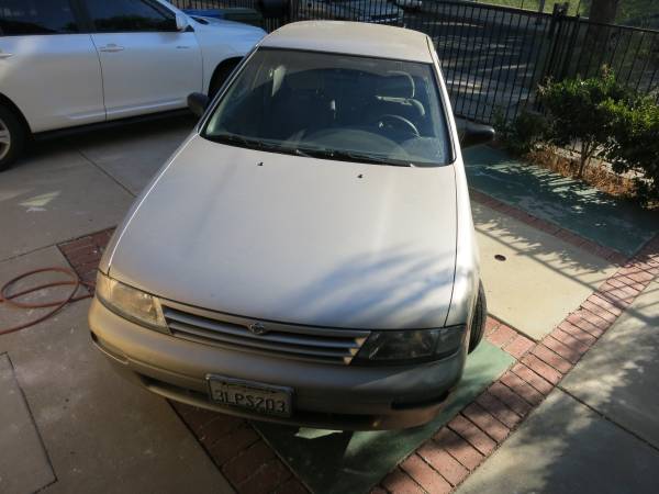 1995 Nissan Altima GXE Sedan, pocos kilómetros, único dueño - $3.500 (Encino)63441223759491122