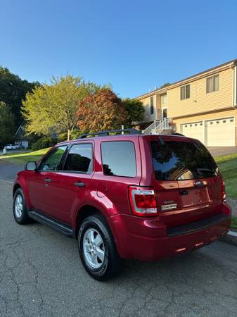 2009 Ford Escape XLT – Clean Title, Runs Great, Well Maintained - $3,900 (Norwood)63469755788291122