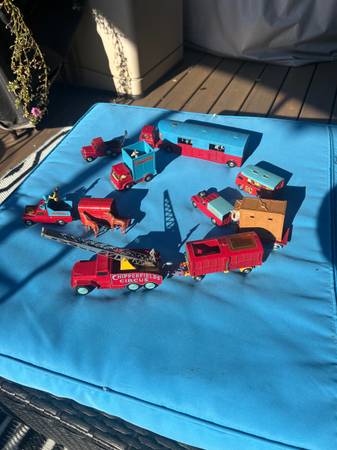 Vintage Corgi Chipperfields Circus - model railroad-great shape 1