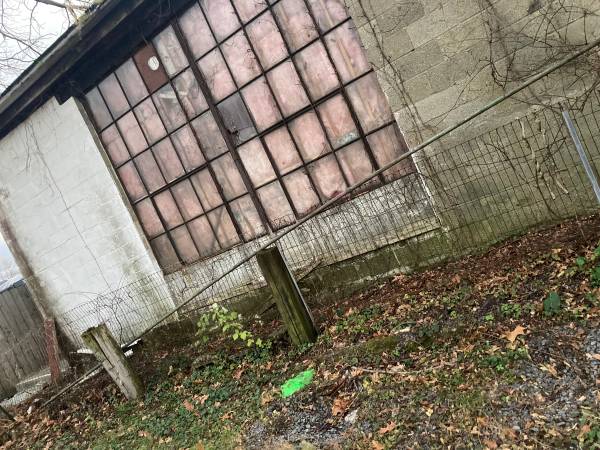 METAL FENCE POLE HORIZONTAL PIECE 25FT LONG FOR GREAT REPURPOSING 1