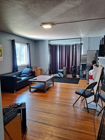 $1,200 / 150ft2 - Room Open in Sunny Large Creative Oakland Home (oakland lake merritt / grand)63850427311363121