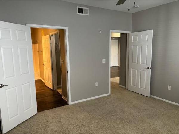 $4,226 / 2br - 1123ft2 - 24 Hour Fitness Center with Free Weights, In Unit Washer & Dryer (University City)63701686174209121