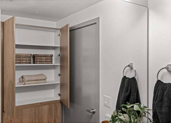 $2,035 / 1br - 698ft2 - Get 8 Weeks Rent Free on 3 Bedroom Homes PLUS $1500 Gift Card! (601 South Shirley Street, Tacoma, WA)63786708067969122