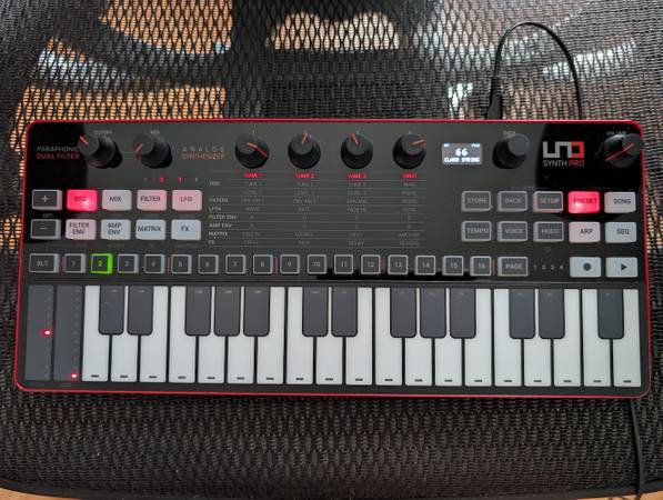 IK Multimedia UNO Synth Pro Desktop 32-Key Analog Synthesizer 1