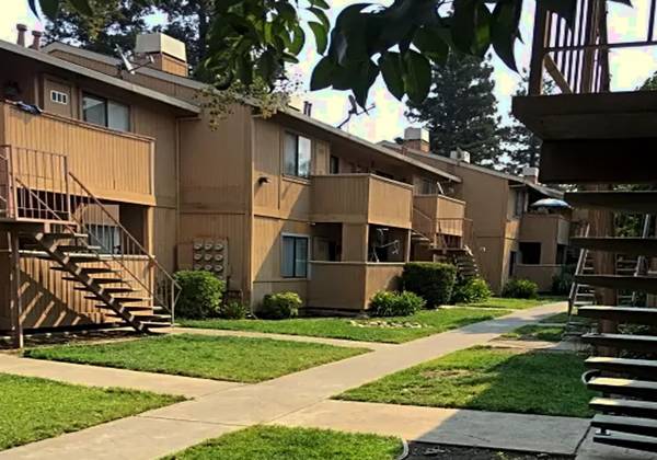 $1,395 / 1br - Walking Distance to Shopping & Leisure - One Bed in Secure Community (Sacramento)64043837229186124