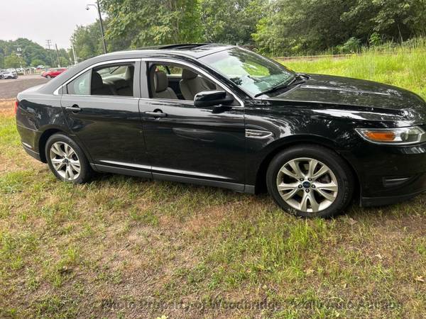 2011 *Ford* *Taurus* *Sedán SEL de 4 puertas AWD* Negro - $3.950 (Subasta de autos públicos de Woodbridge)63435083462785122