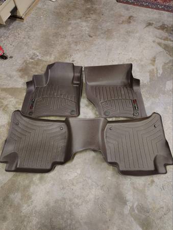 2011-2016 Volkswagen Touareg floor mats
