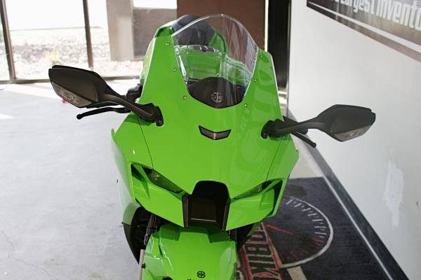 2023 Kawasaki Ninja ZX-10R | Superbike Showroom