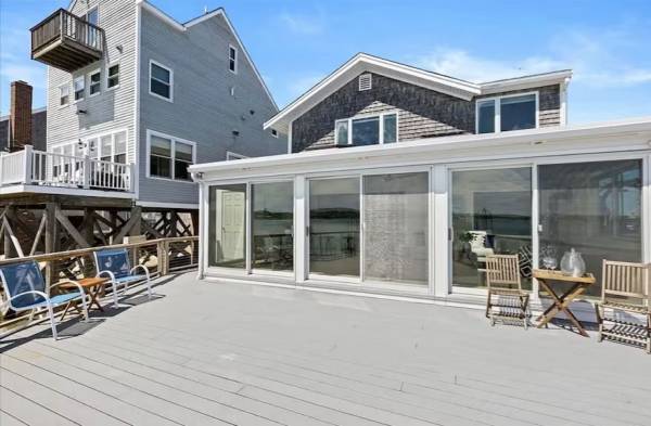 $1 / 3br - Enjoy serene oceanfront home with harbor views. (Scituate, MA)63892102619523123