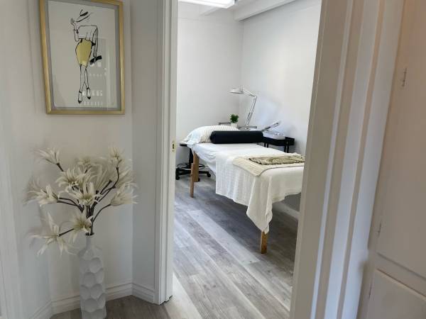 $40 Private Spa Rental Space - Rooms & stations (Rancho mirage)63981524830338123