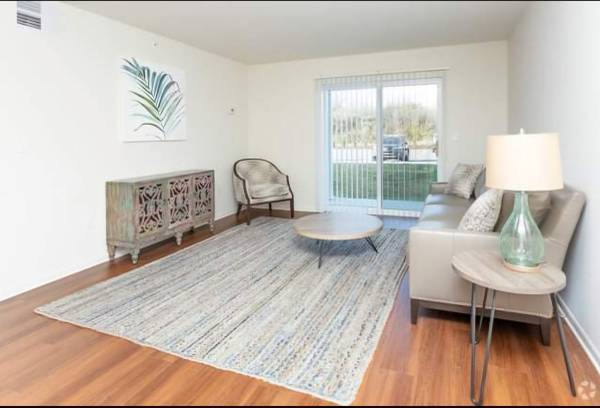$1,375 / 2br - 960ft2 - First floor apartment with laundry hookup capabilities! (St Clair)63812658377857123