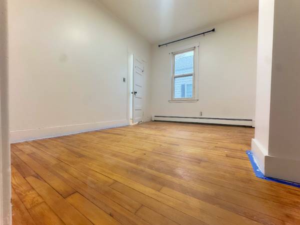 $1895.00 / 2br - 834ft2 - Fully renovated, modern 2-bedroom house apartment w/ brand new applian64010332806275124