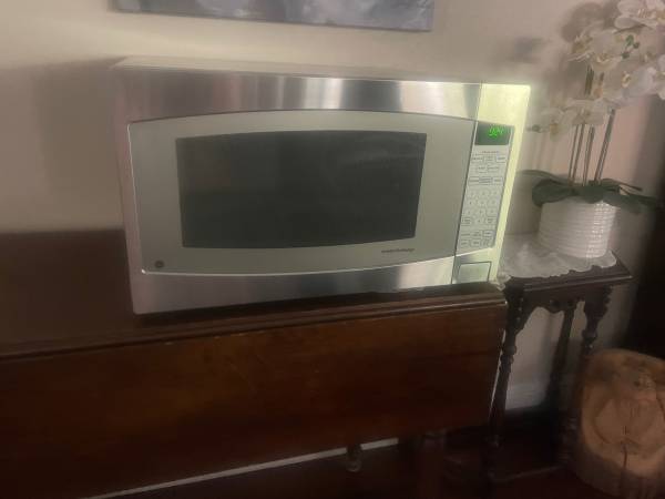 Countertop microwave 1
