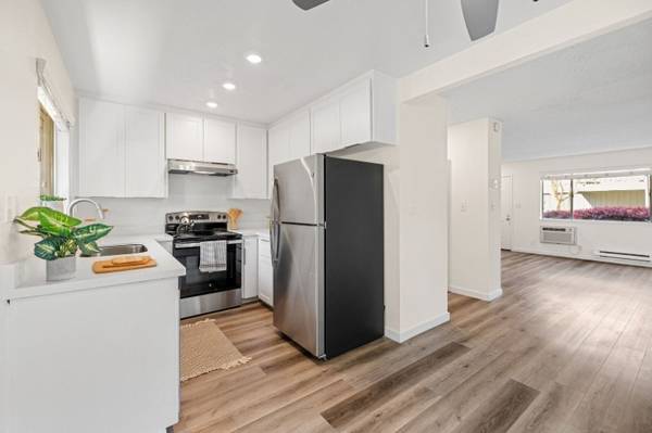 $3,875 / 2br - 1040ft2 - Renovated & Ready! (campbell)63834323711873121