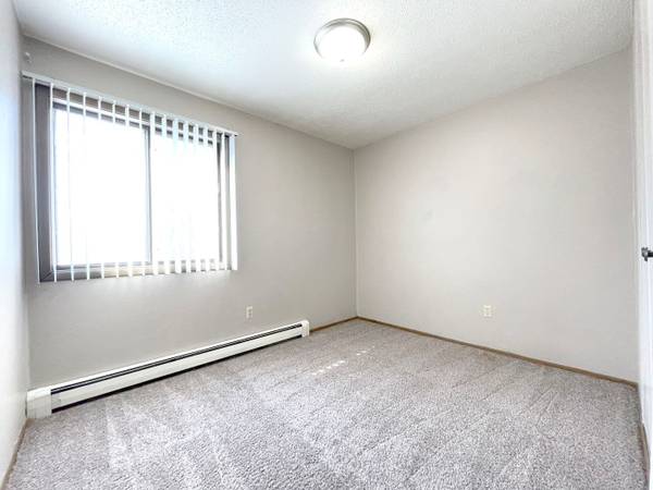 $765 / 2br - 620ft2 - Heat Paid, Great Location, 2bd 1ba (505 Park Street, Minot, ND)63816981034625124