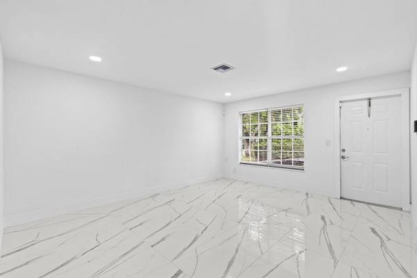 $425,000 / 3br - 1651ft2 - 3 Beds 2 Baths House (Riviera Beach)63825130655491123