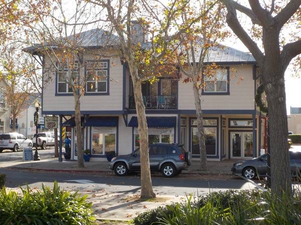 6 beds 4 Bathroom Commercial Building 1