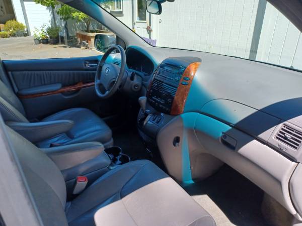 2009 Toyota Sienna XLE - $7,50063617178779137121