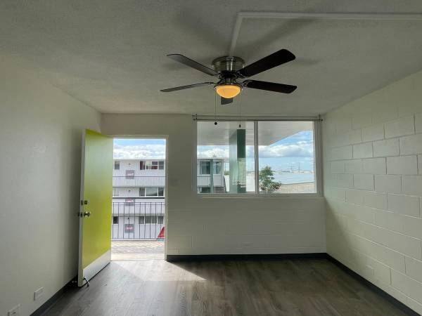 $2,145 / 2br - 600ft2 - Two Bedroom Apartment Home In Waipahu AC  In Unit with One Parking (94-289 Leonui St, Waipahu, HI)63686691752579120