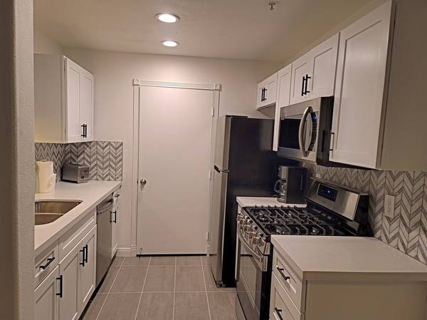 $2,550 / 1br - *****RELOCATION MADE SIMPLE!! SHORT-TERM LUXURY FURNISHED HOUSING***** (7 0 2 H O U S I N G . C O M)63907029363714124