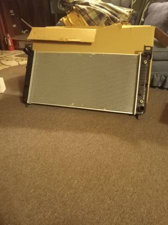 Radiator 99 Chevrolet Silverado, Tahoe 34" 1