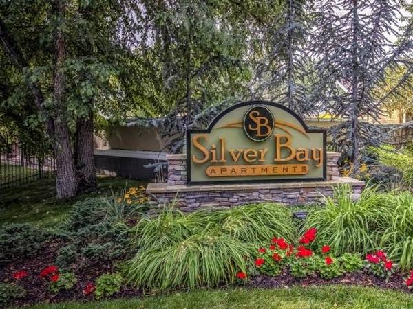 $1,483 / 1br - 707ft2 - Microwave, Dishwasher, Classic Units With Walk-In Closet (Lake Harbor)63794970220417123