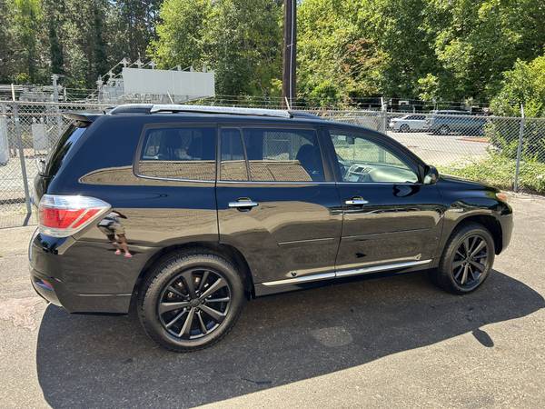 2013 Toyota Highlander Hybrid Limited 4WD --Cuero, Navegación, Tercera Fila-- - $18,950 (kirkland)63617178670081123