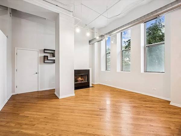 $2,550 / 2br - gorgeous loft style apt for rent (chicago)63898735142274123