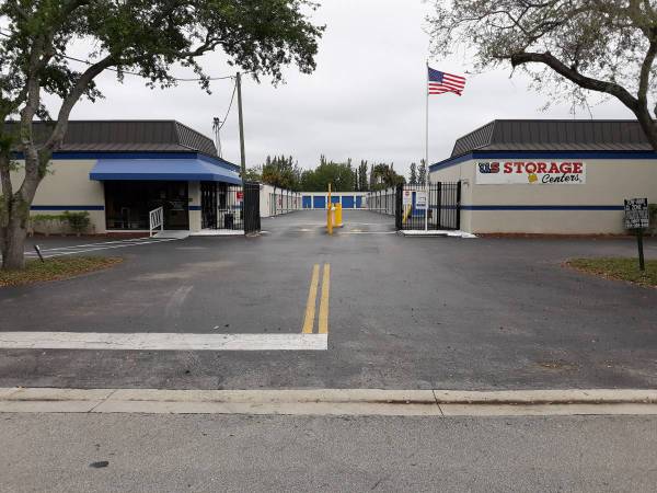 Looking For Storage ? Call Us for The Best Option ! 1