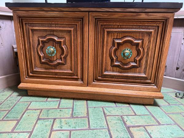 REDUCED - Solid Oak TV or Dining Room Buffet Cabinet 1