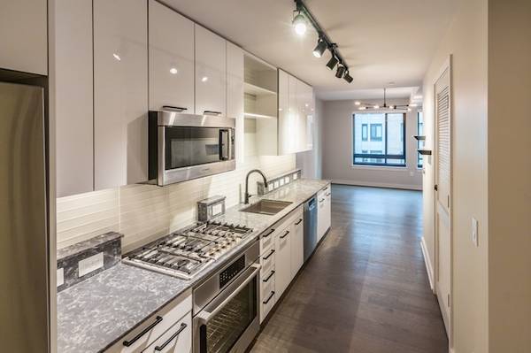 $2,500 / 1br - 700ft2 - Luxury Apartment - 1 bed 1 bath in Navy Yard - 700 sq feet (Navy Yard, Washington DC)63822092337027120