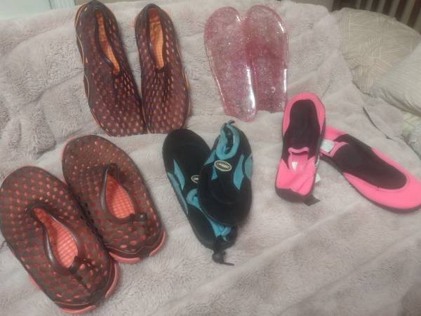 WATER SHOES/JELLIES 1