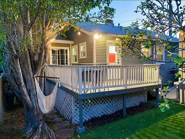 $1,000 / 2br - Charming 2 bedroom/2 bathroom cottage located in the (CA)63998452803459120