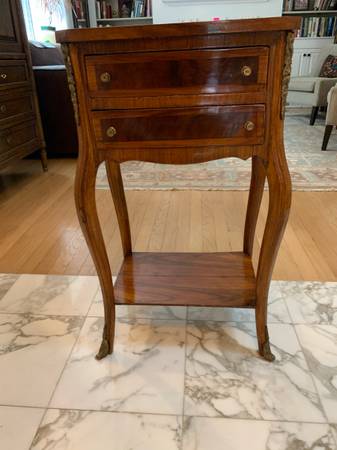Antigue table 1