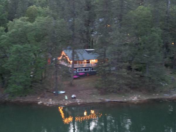 $599 / 5br - Hot Tub, Steps to Lake, Retreat #3 (Lakehead, CA)63972383675011121