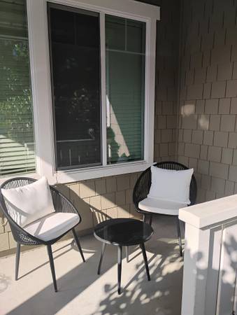 $1,250 / 3br - 1250ft2 - Room for rent - Modern 3-Bedroom Townhome - Utilities & WiFi Included (santa rosa)63868040778627122